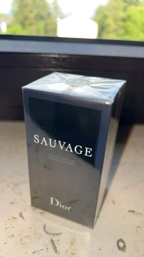 Produit original sous emballage dior sauvage edt la 100ml contiter limité