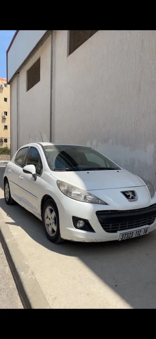 Peugeot 207 2012 Fennec