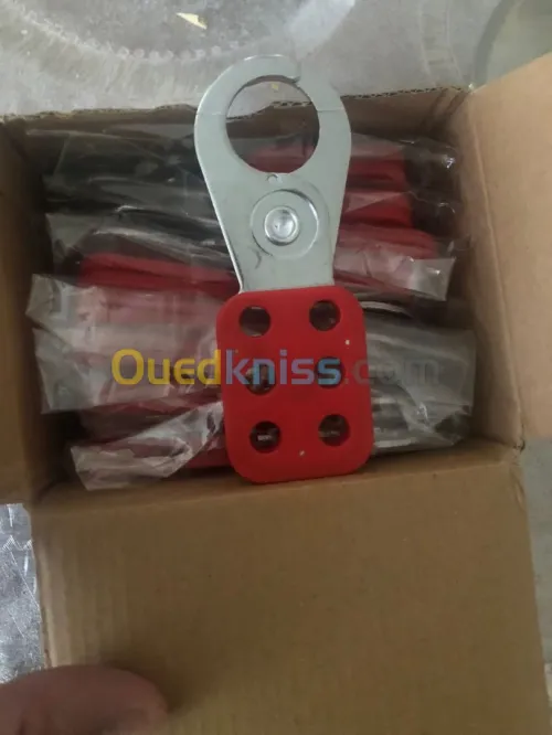 Porte-cadenas Multiple Master Lock + vanne hydraulique la marque GEMELS ref GE2  + Clé dynamométrique 3-4' 140-700nm la marque TOPTULL + Fluke 1623-2 résistance de mise à la terre + Hioki IR3455 Testeur d'isolement + Pate décapant de inox 