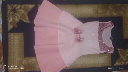 Robes des fêtes très bonne état 