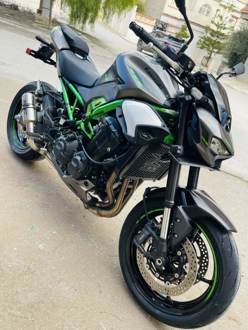 Kawasaki Z900 2025