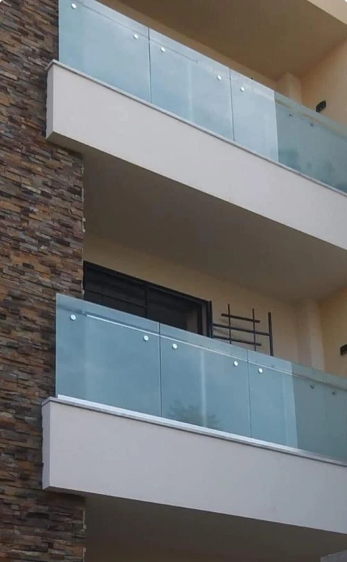 Travaux en inox et verre
