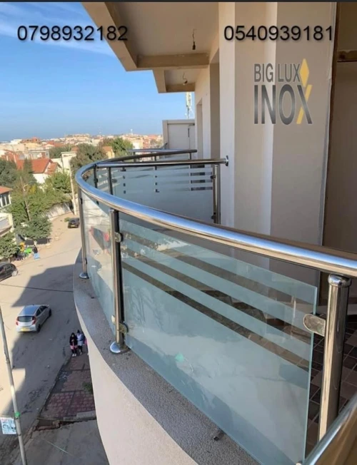 Travaux en inox et verre