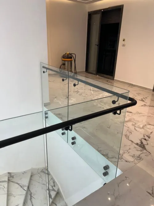 Rampe d'escalier en verre transparent