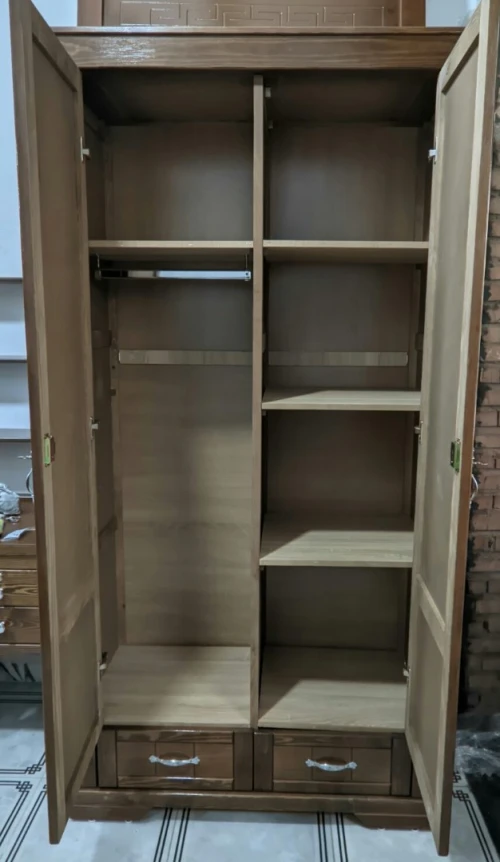 Chambre individuelle en bois rouge