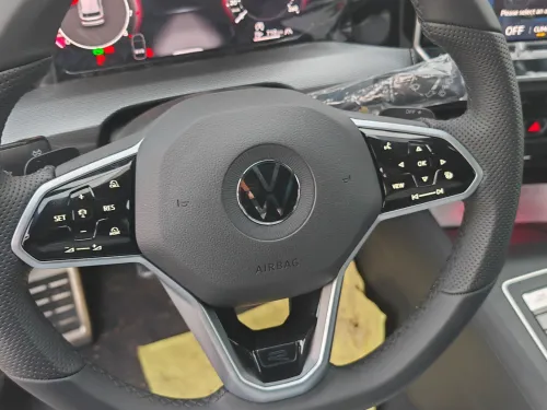 Volkswagen Golf 8 2025 R-Line