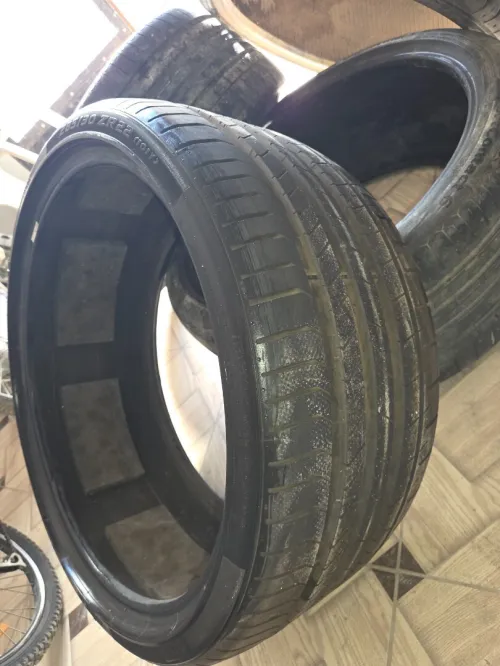 Pneus 295 30 R22
