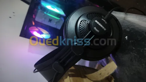 Professional audio monitoring headphone Samson SR850