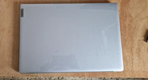 Lenovo ideapad ryzen 5 3500u 8gb 256 SSD 17 pouce
