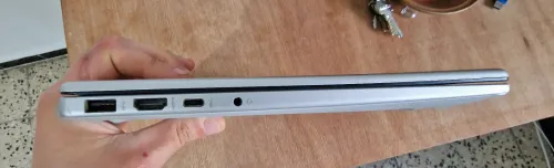 HP ryzen 5 7520u 8gb 256 SSD