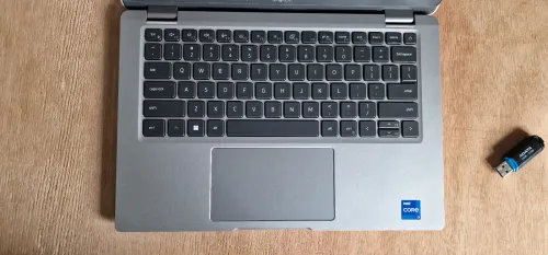 DELL Latitude 5330 - i7 12em 16gb 512 SSD