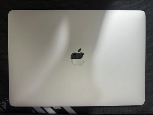 MacBook Air 2018 - i5 / 8GB RAM / 128GB SSD - Très bon état - 561 cycles
