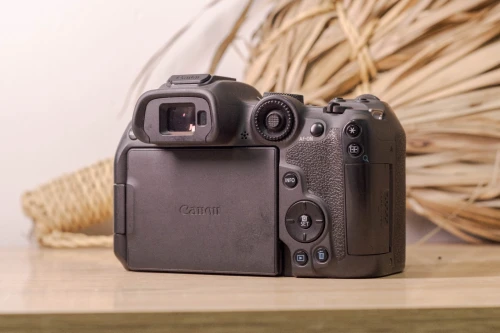 CANON EOS R7 