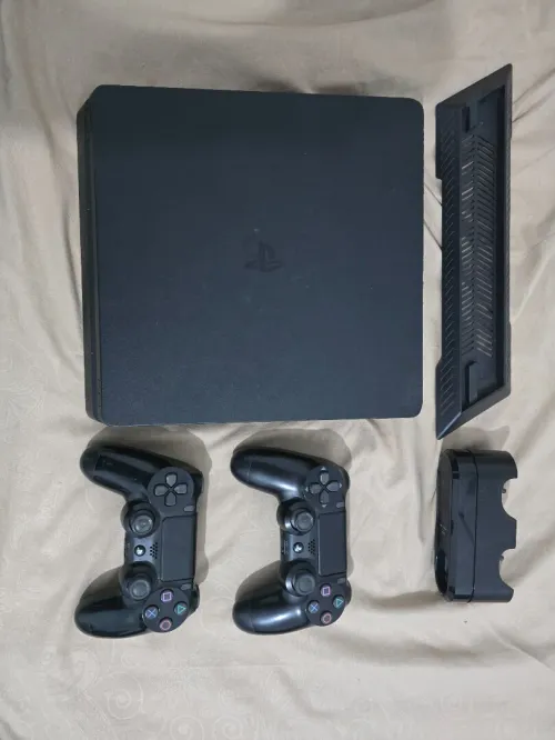 PS4 slim 500Go + 2 manette + compte FC26+ support offert