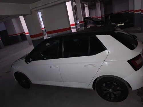Skoda Fabia 2016 Style (avec toit panoramique)