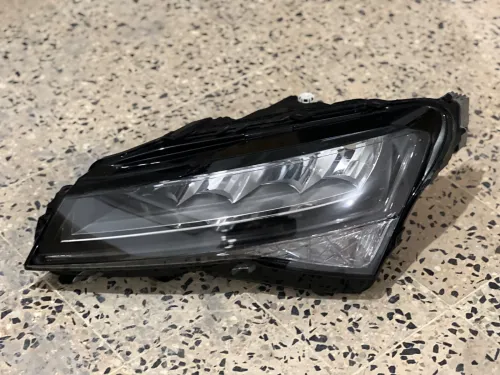 Phare Skoda superB côté Chauffeur 2021-2025 Dorigin skoda 