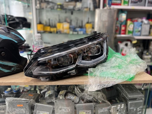 Phare Avent Golf 8 R -line / GtD Fond gris IQ laight 
