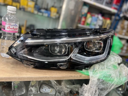 Phare Avent Golf 8 R -line / GtD Fond gris IQ laight 