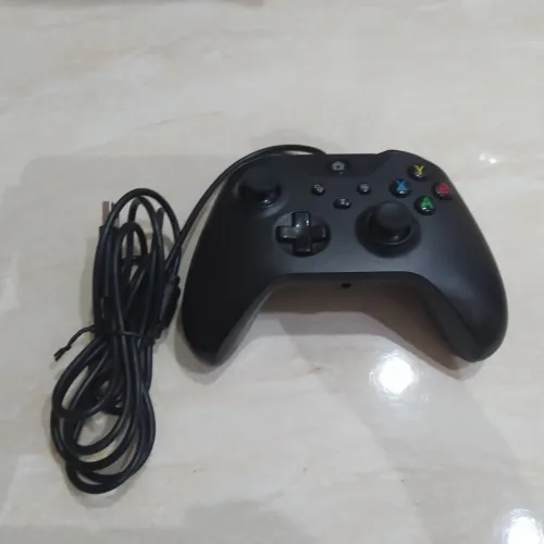 Xbox one s 1tb + 2 manettes + cd FC 24 