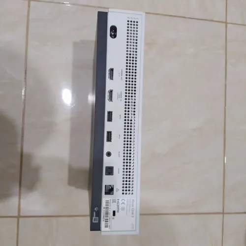 Xbox one s 1tb + 2 manettes + cd FC 24 