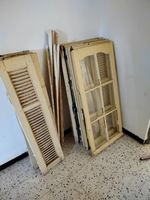 2 fenêtres en bois sans cadre