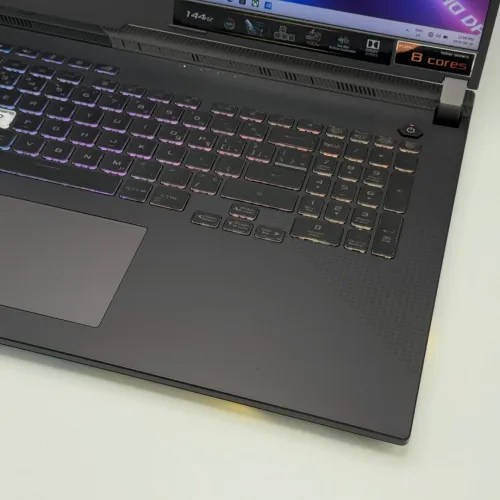 ASUS ROG Strix G17 / Ryzen 7 5800H / RTX 3050 Ti / 17 144Hz RGB