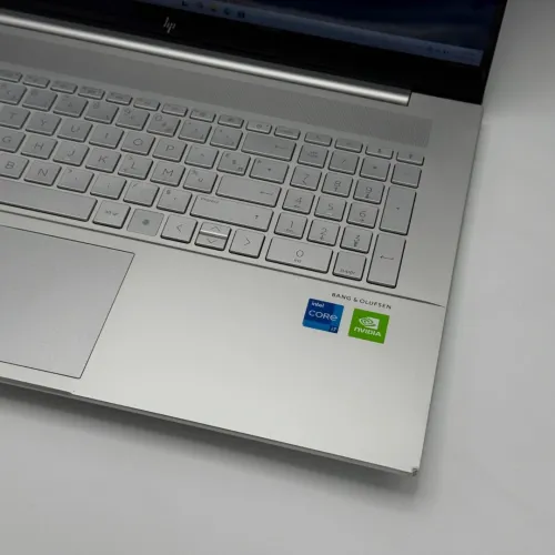 HP ENVY 17 / i7-1195G7 / 16 Go / 1 To SSD / MX450 / 17.3 FHD