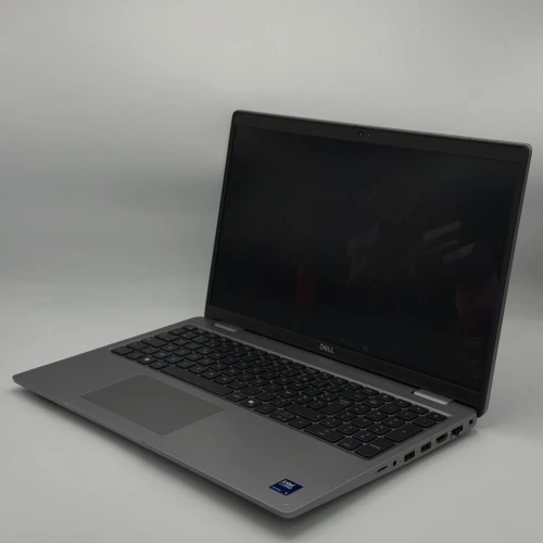 Dell Precision 3590 / Ultra 5 125U / 32 Go DDR5 / 512 Go SSD / 15.6 FHD