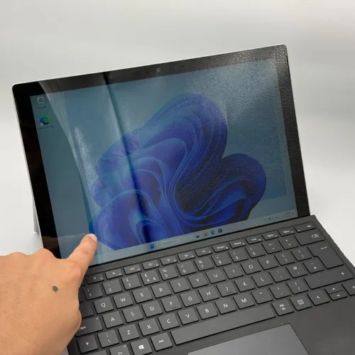 Microsoft Surface Pro 7+ / i7-1165G7 / 16 Go DDR4X / 256 Go SSD NVMe / 12.3 3K Tactile