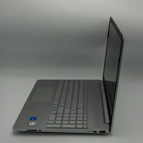 HP Laptop 15 / i5-1155G7 / 8 Go DDR4 / 512 Go SSD / 15.6 FHD