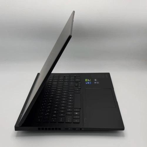 HP OMEN 16 / i7-14650HX / RTX 4070 / 16 Go DDR5 / QHD 240Hz