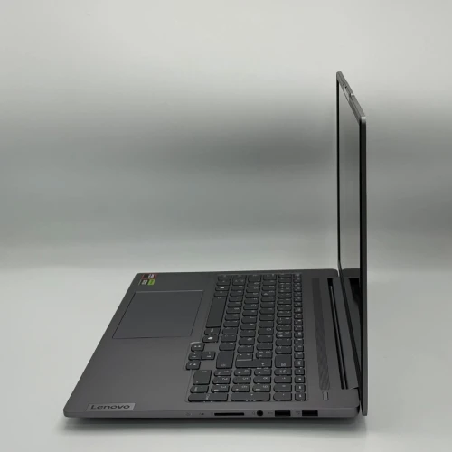 LENOVO IDEAPAD PRO 5 OLED /NVIDIA RTX 4050 /RYZEN 7 8840Hs /16Go DDR5 /512Go SSD /16 2K OLED