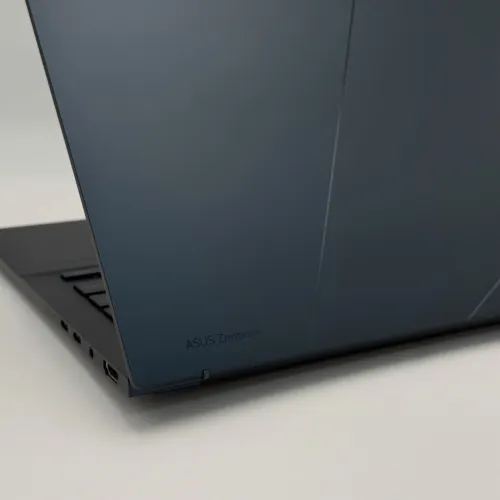 ASUS Zenbook 14 UX3405 / Intel Ultra 7 155H / 16 Go / 1 To SSD / 14 OLED