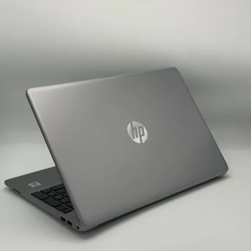 HP 250 G9 / i7-1065G7 / 16Go DDR4 / 512Go SSD / 15.6 FHD