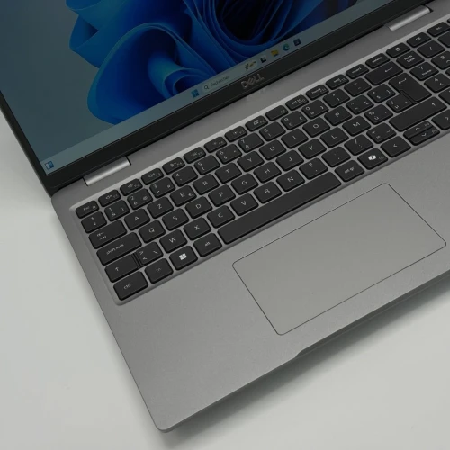 DELL LATITUDE 5550 / ULTRA 5 135U / 16Go DDR5 / 256SSD / 15.6 FHD