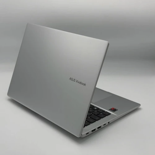 ASUS VivoBook 14 X1407Q / Snapdragon X / 16 Go / 512 Go SSD / FHD+