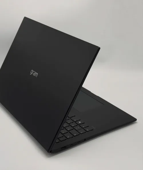 LG GRAM 17 OLED / i7-1260P / 32Go DDR5 / 1To SSD NVMe