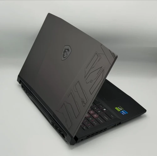 MSI Pulse 15 / i7-13700H / RTX 4070 / QHD 165Hz
