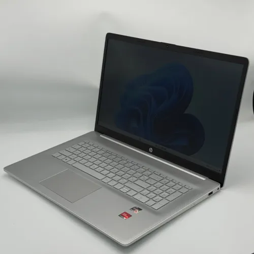 HP LAPTOP 17 / RYZEN 5 7520U / 16Go DDR5 / 512SSD / 17.3 FHD