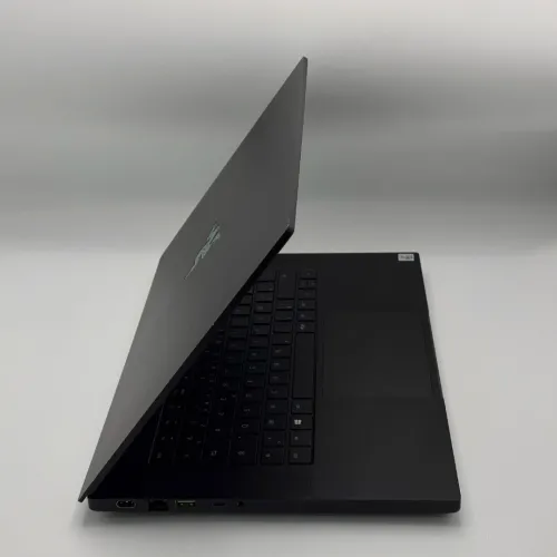 Razer Blade 15 / i7-10750H / 16 Go / RTX 2070 Max-Q / 144Hz