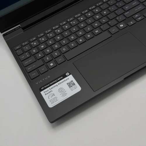 HP Victus 15 / i7-13620H / RTX 5060 / 144Hz