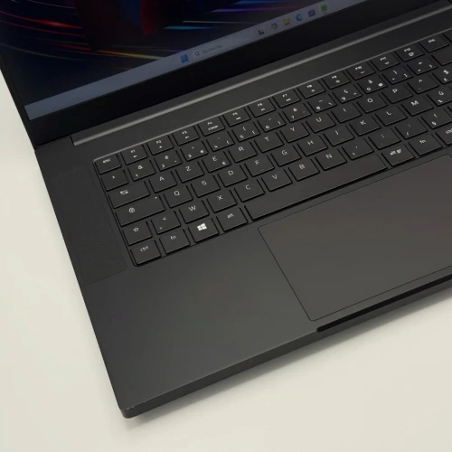 Razer Blade 15 / i7-10750H / 16 Go / RTX 2070 Max-Q / 144Hz