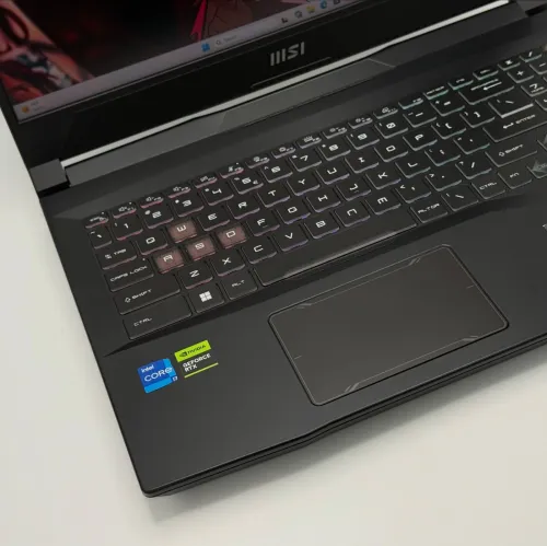 MSI Pulse 15 / i7-13700H / RTX 4070 / QHD 165Hz