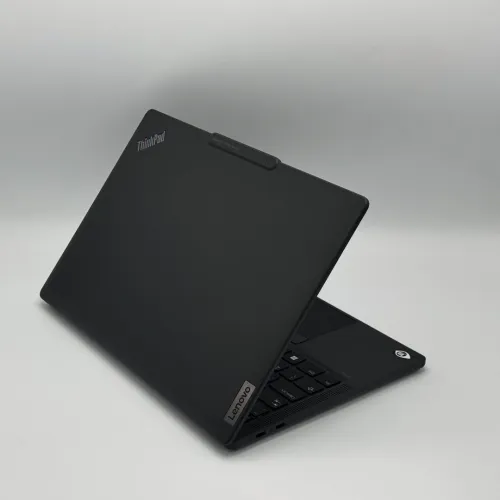 LENOVO THINKPAD X13s / SNAPDRAGON 8cx Gen3 / 16Go / 256SSD / 13.3 FHD+