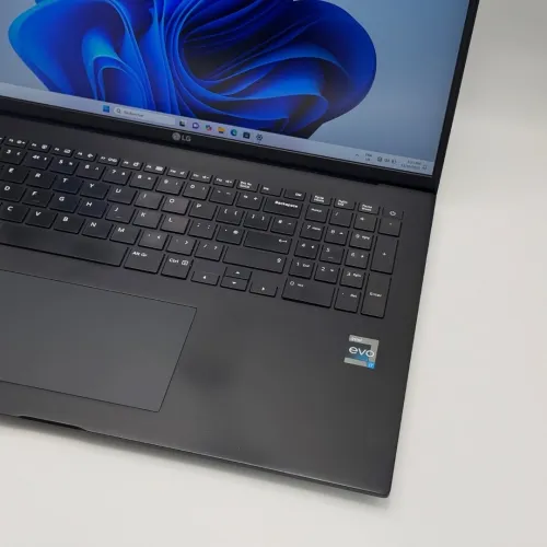 LG GRAM 17 / 13th I7-1360P / 32Go DDR5 / 1To SSD / 17 2K+