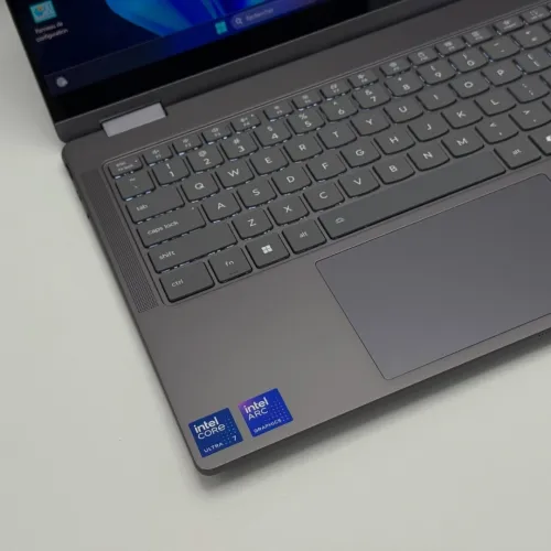 Lenovo Yoga 7 2-in-1 / Ultra 7 256V / 16 Go DDR5 / OLED 2.8K x360