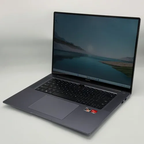 Huawei MateBook 16 / Ryzen 5 5600H / 16 Go DDR4 / 512 Go SSD / 16 2.5K