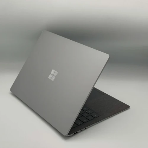 Microsoft Surface Laptop 5 / i7-1265U / 16 Go DDR5 / 256 Go SSD / 13.5 PixelSense Tactile