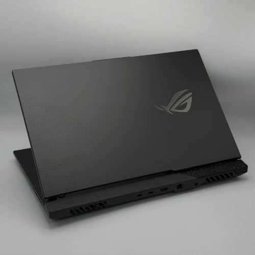ASUS ROG Strix G17 G713P / Ryzen 9 7845HX / RTX 4060 140W / QHD 240Hz