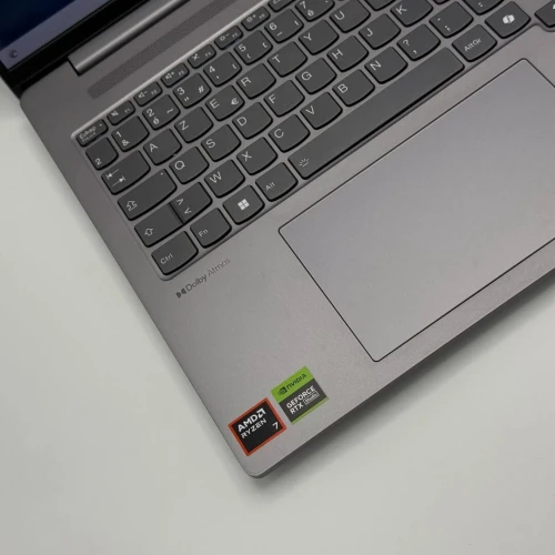 LENOVO IDEAPAD PRO 5 OLED /NVIDIA RTX 4050 /RYZEN 7 8840Hs /16Go DDR5 /512Go SSD /16 2K OLED